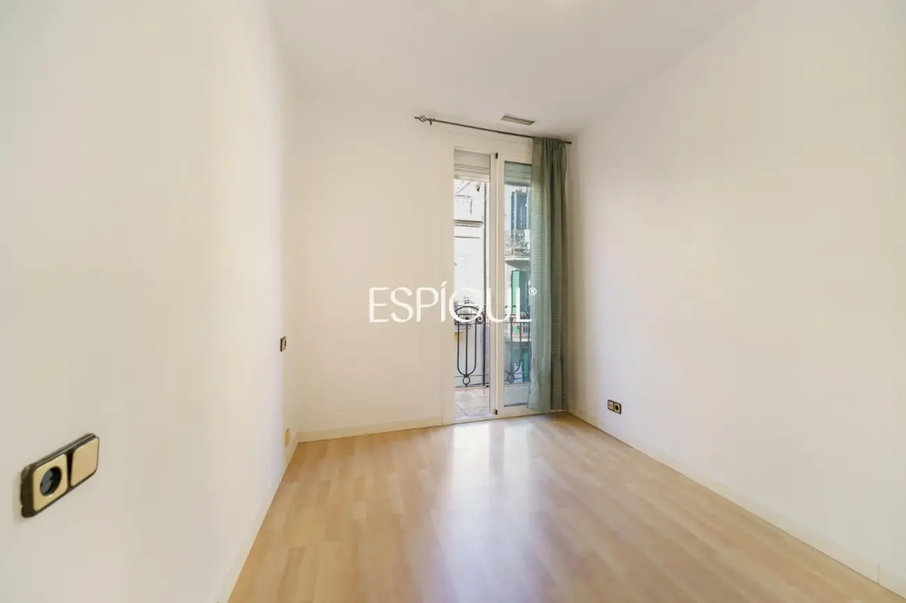 Piso luminoso en venta en Sants
