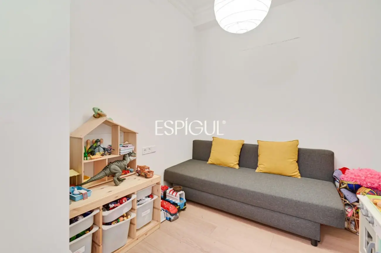 Piso reformado de 4 habitaciones con balcón en L’Antiga Esquerra de l’Eixample