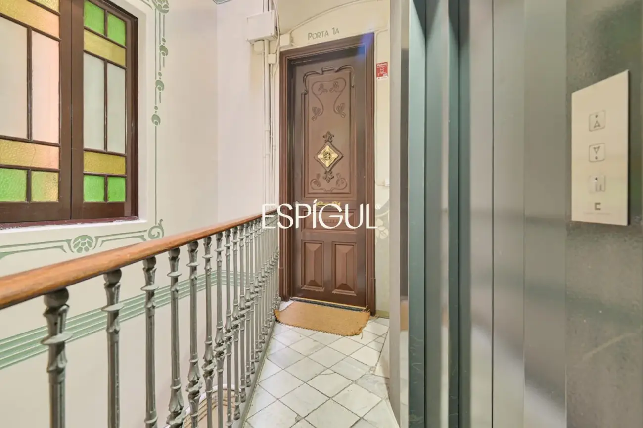 Piso reformado de 4 habitaciones con balcón en L’Antiga Esquerra de l’Eixample