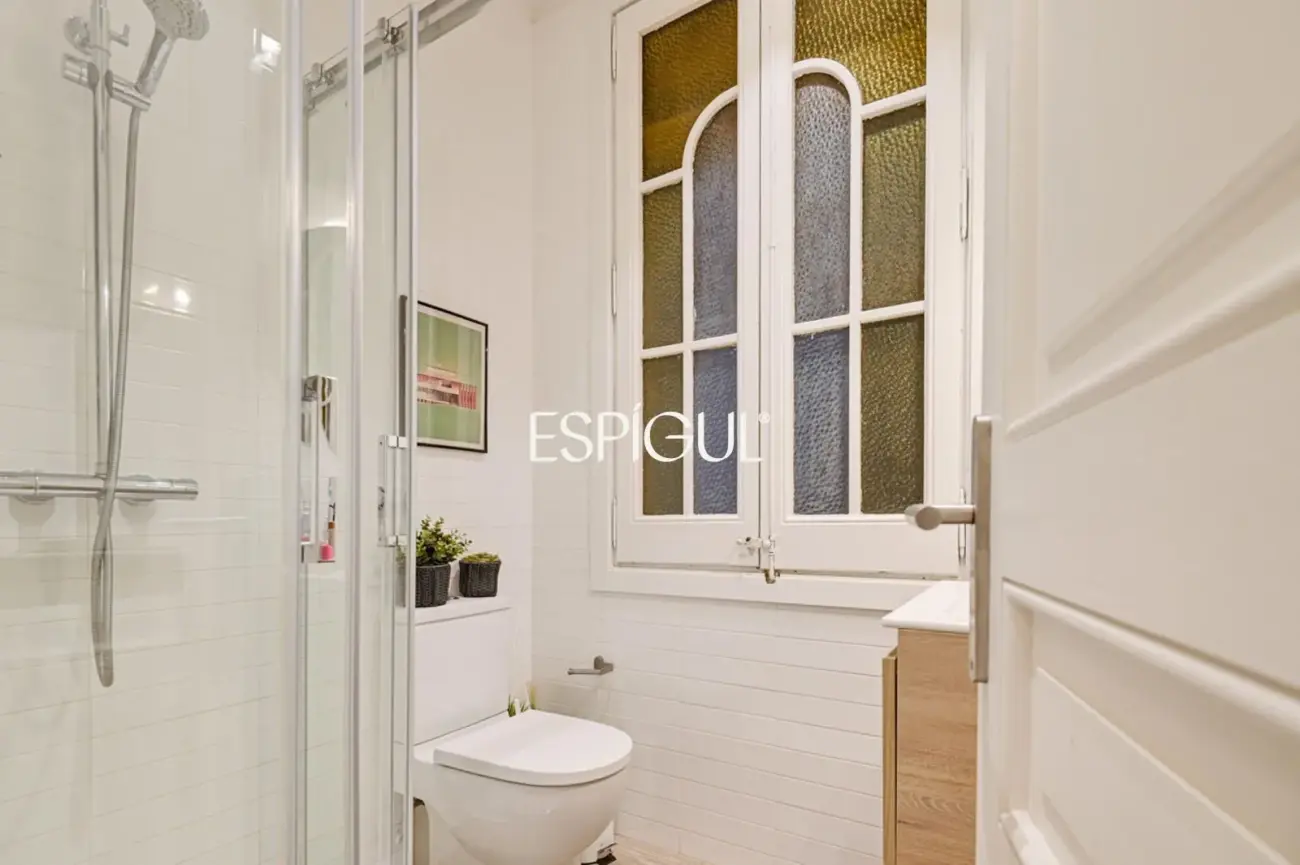 Piso reformado de 4 habitaciones con balcón en L’Antiga Esquerra de l’Eixample