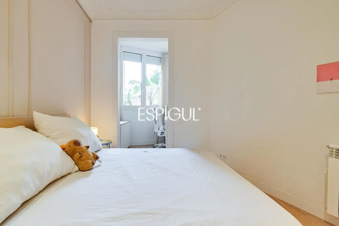 Piso reformado de 4 habitaciones con balcón en L’Antiga Esquerra de l’Eixample