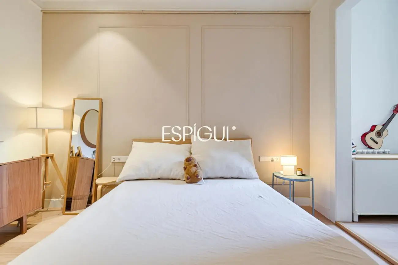 Piso reformado de 4 habitaciones con balcón en L’Antiga Esquerra de l’Eixample