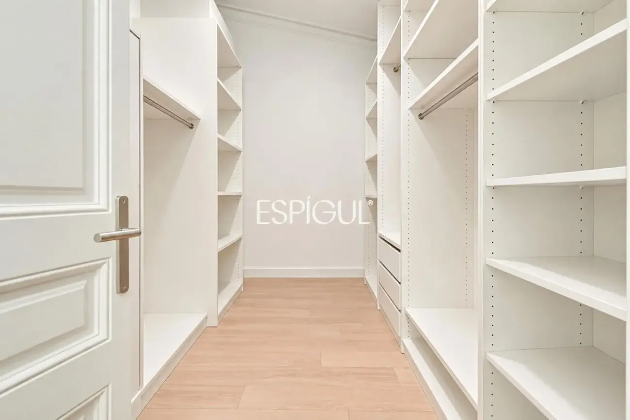 Piso reformado de 4 habitaciones con balcón en L’Antiga Esquerra de l’Eixample