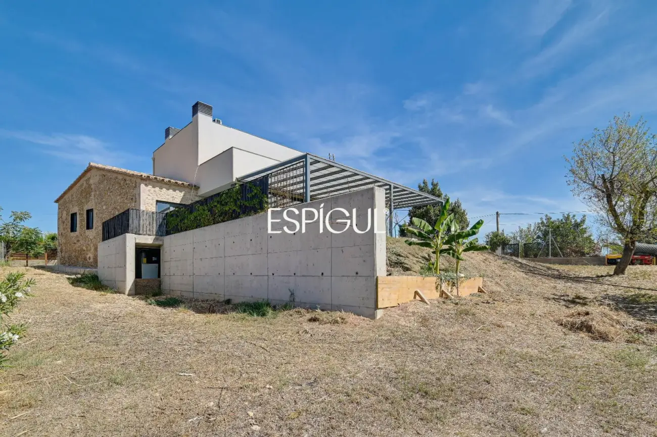 Una casa de autor en el corazón del Empordà