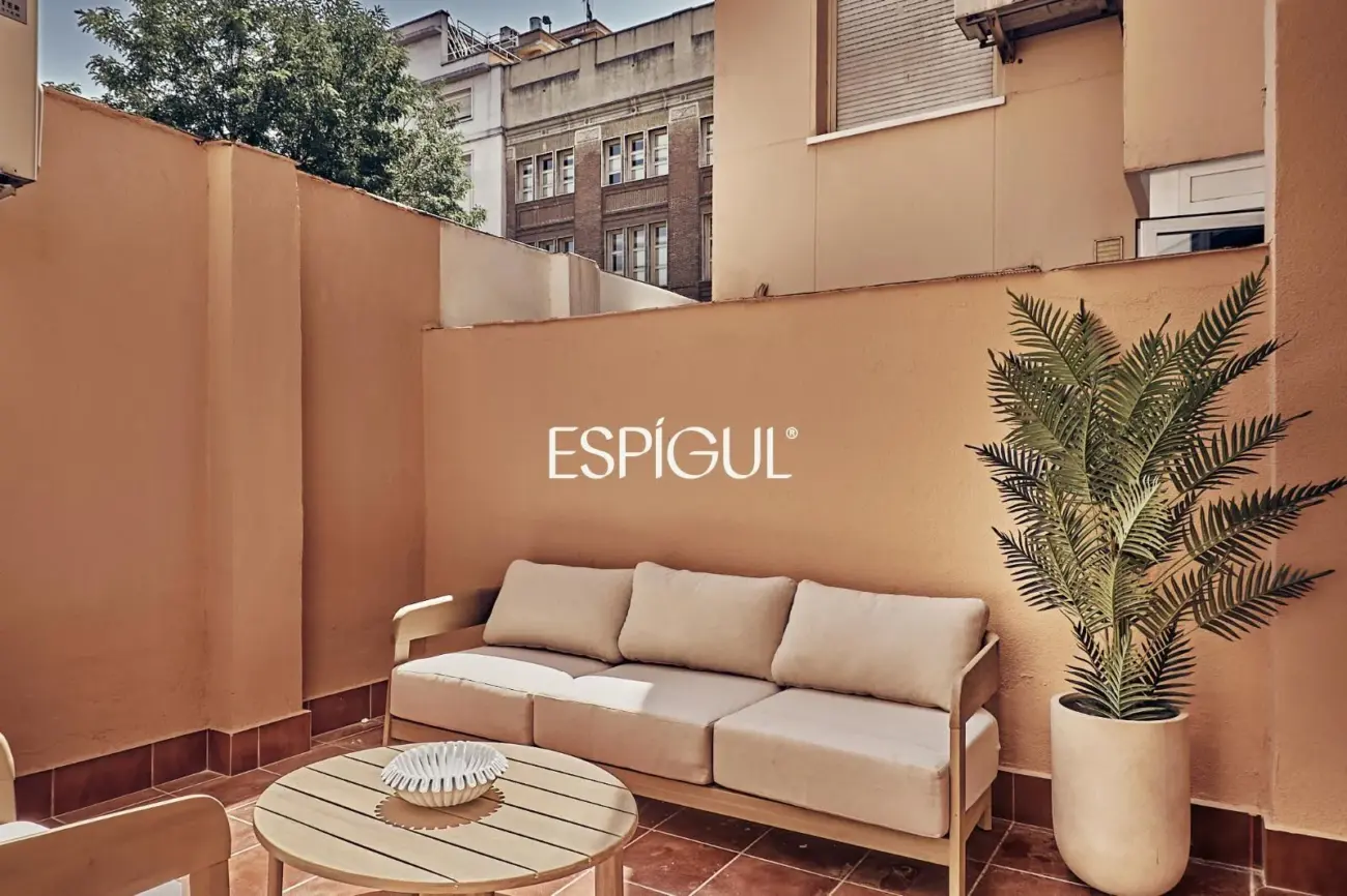 Exterior-facing ground floor property with terrace and garage in Lista