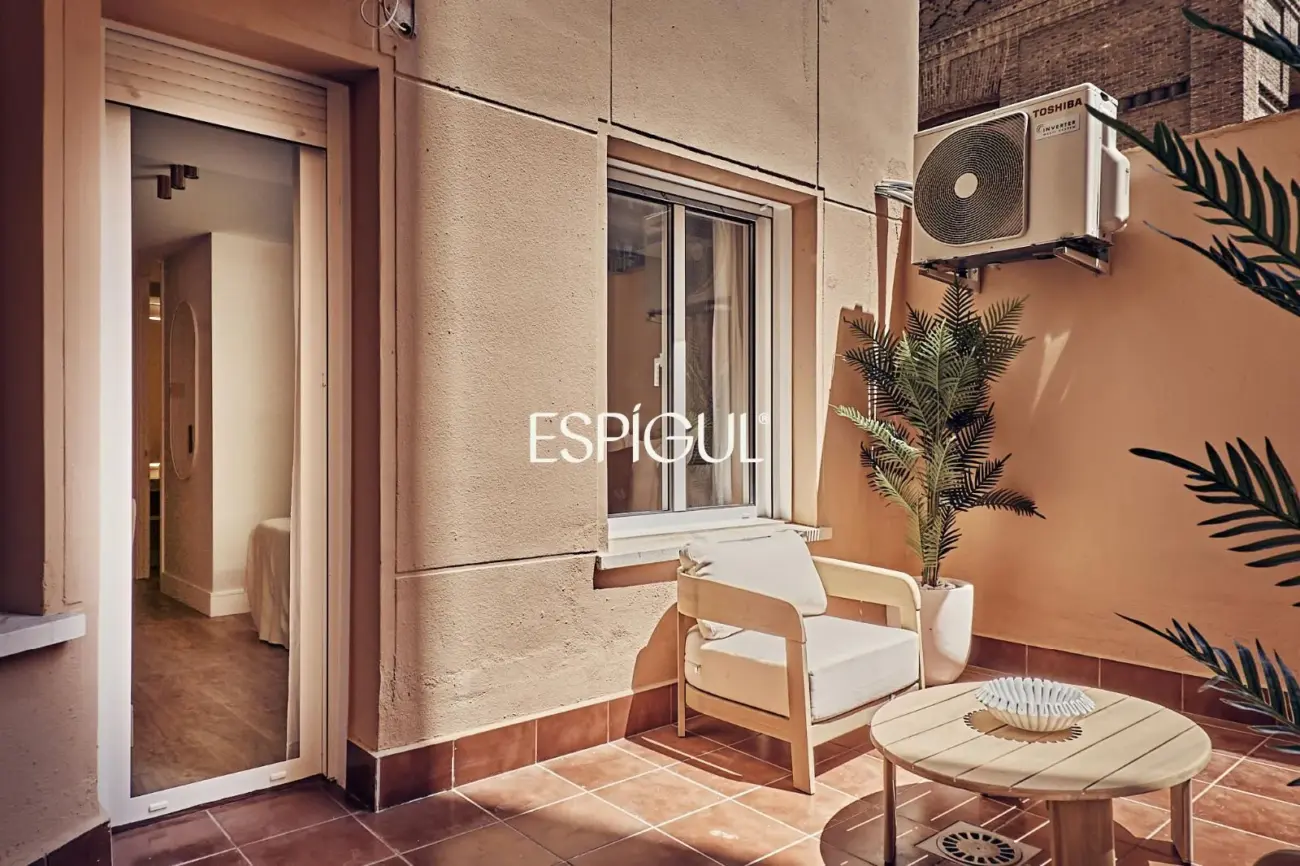 Exterior-facing ground floor property with terrace and garage in Lista