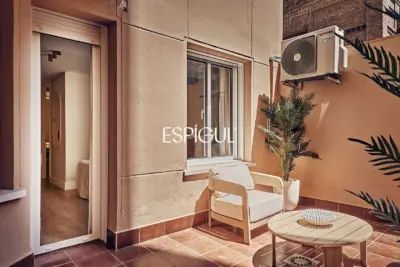 Exterior-facing ground floor property with terrace and garage in Lista