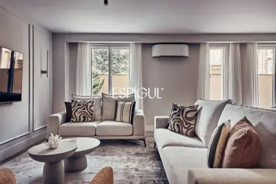 Exterior-facing ground floor property with terrace and garage in Lista