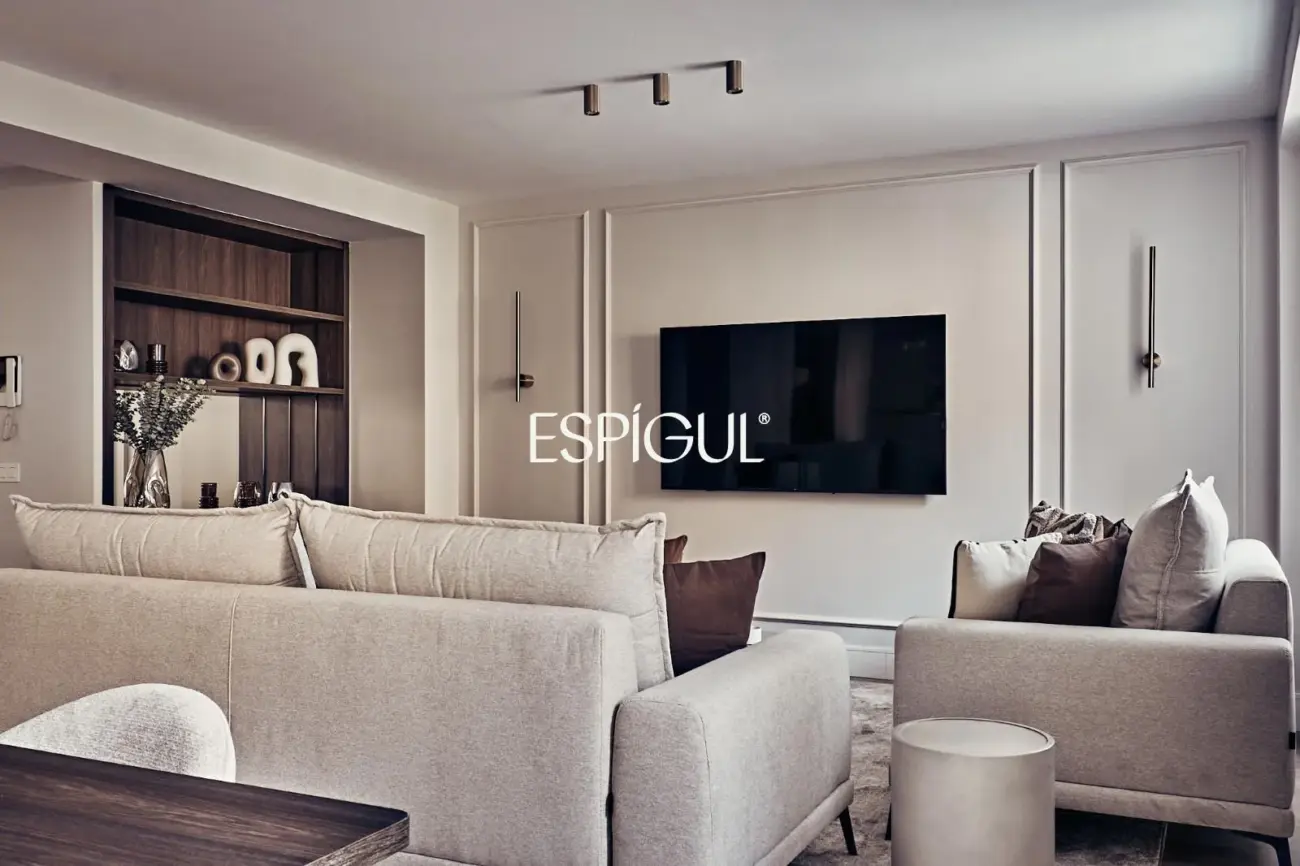 Exterior-facing ground floor property with terrace and garage in Lista