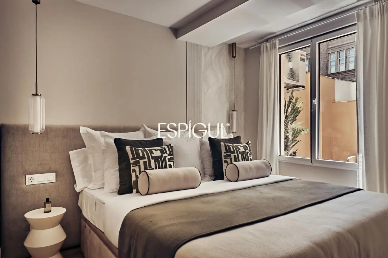 Exterior-facing ground floor property with terrace and garage in Lista