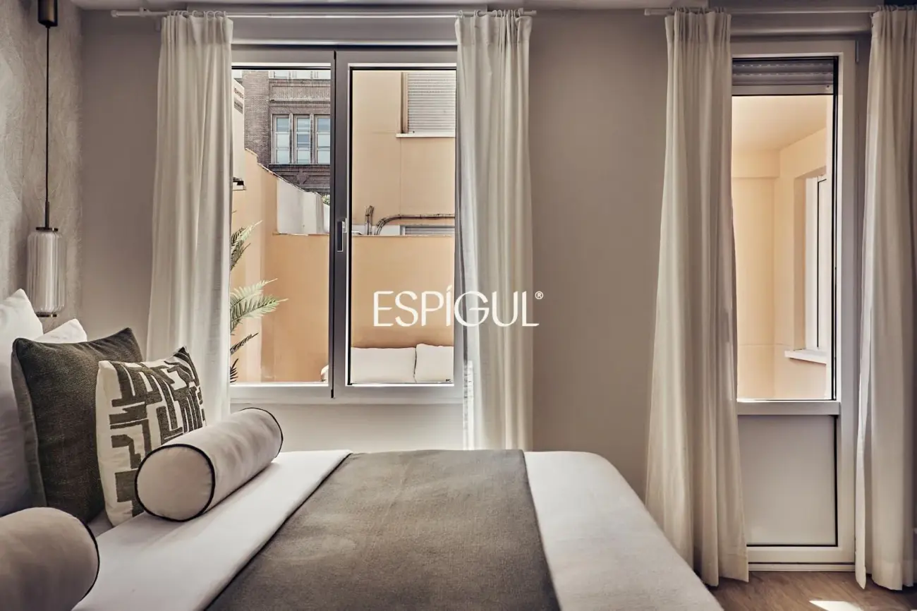 Exterior-facing ground floor property with terrace and garage in Lista