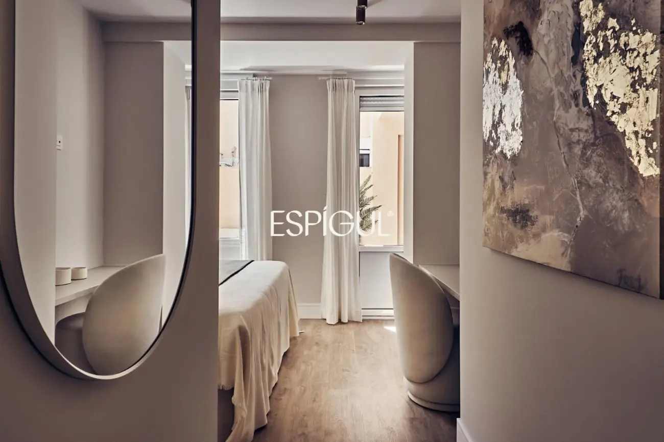 Exterior-facing ground floor property with terrace and garage in Lista