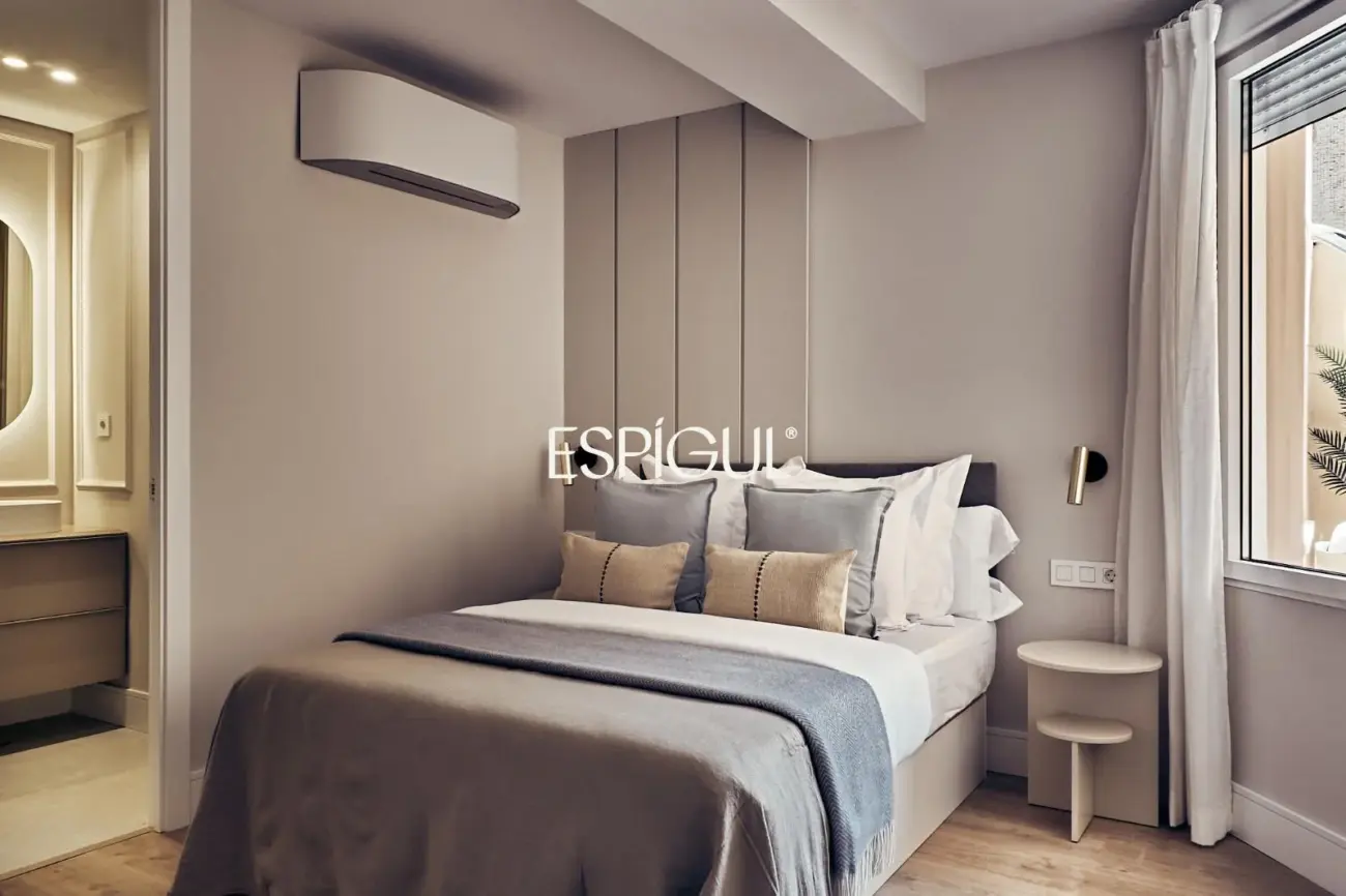 Exterior-facing ground floor property with terrace and garage in Lista