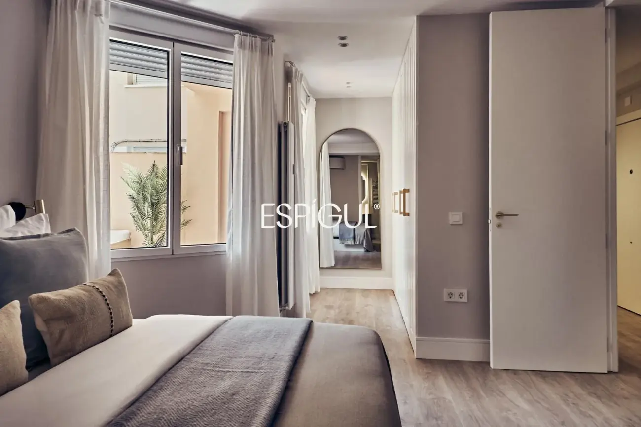 Exterior-facing ground floor property with terrace and garage in Lista