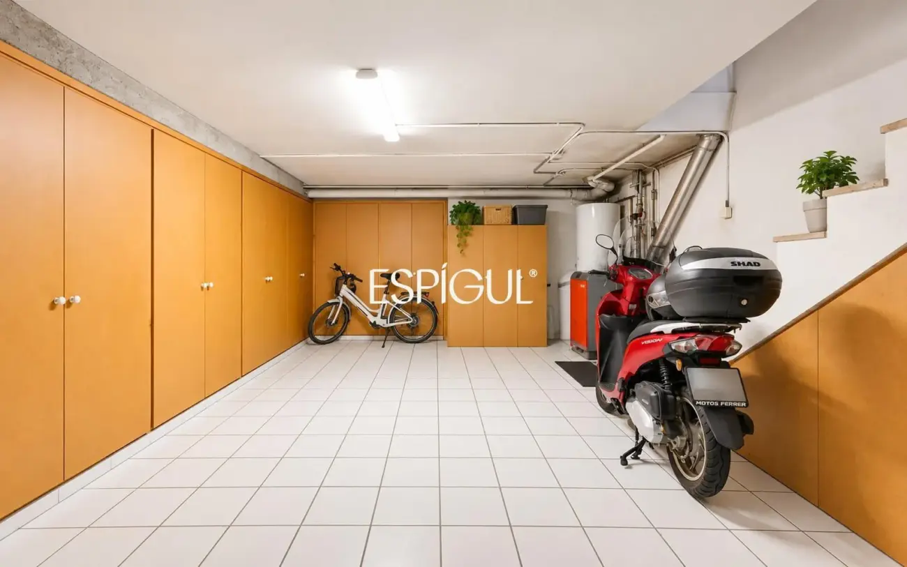 AMPLIA CASA ADOSSADA AMB PISCINA COMUNITÀRIA