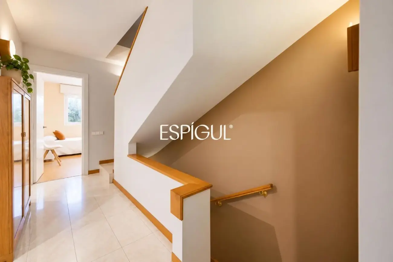 AMPLIA CASA ADOSSADA AMB PISCINA COMUNITÀRIA