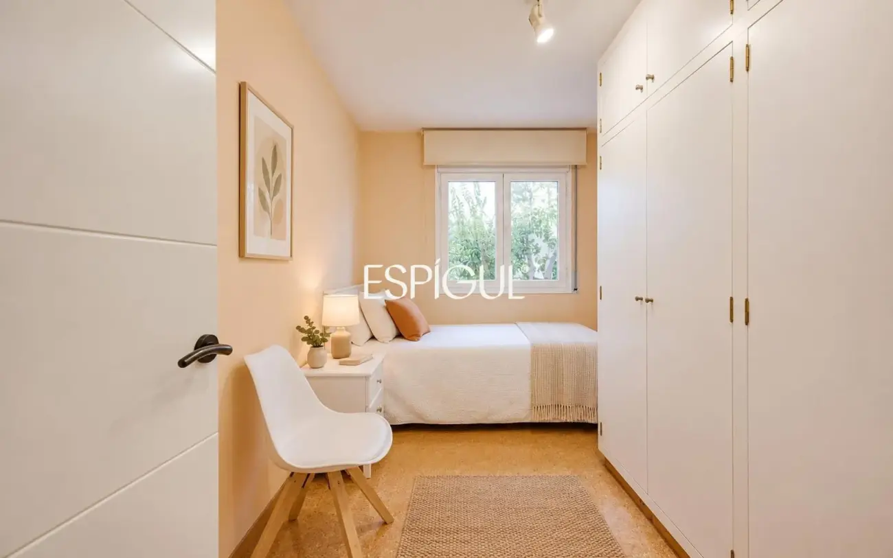 AMPLIA CASA ADOSSADA AMB PISCINA COMUNITÀRIA