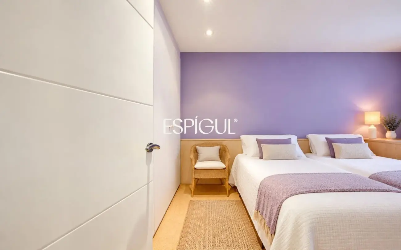 AMPLIA CASA ADOSSADA AMB PISCINA COMUNITÀRIA