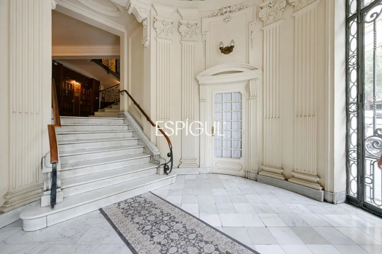 Просторная квартира с террасой в Сан-Жервази — Гальвани
