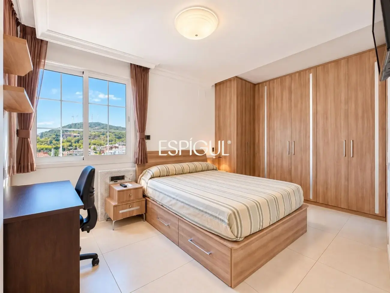 Ático en venta con vistas al Mediterráneo en Poble Sec