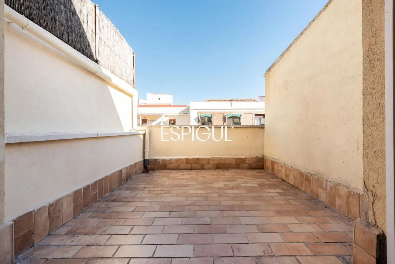 Ático en venta exterior a reformar en la calle Lombía, Goya