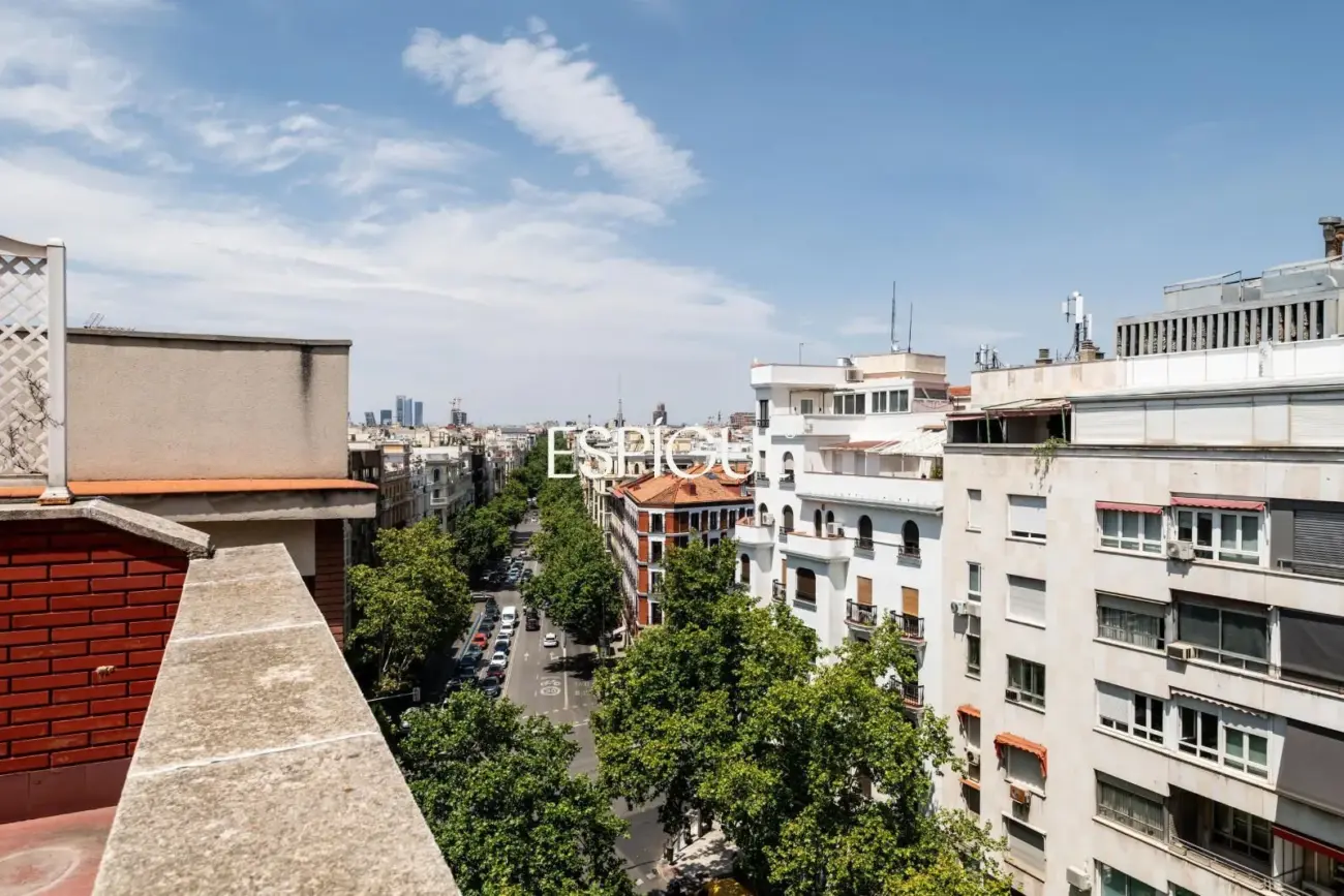 Ático en venta exterior con terraza en Recoletos, Barrio de Salamanca