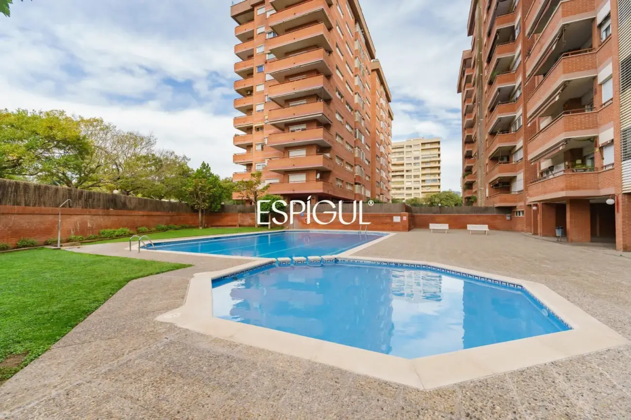 Bright apartment in Les Corts / Diagonal with pool and parking