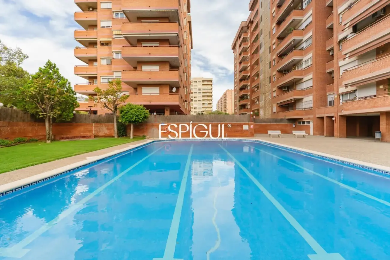 Bright apartment in Les Corts / Diagonal with pool and parking