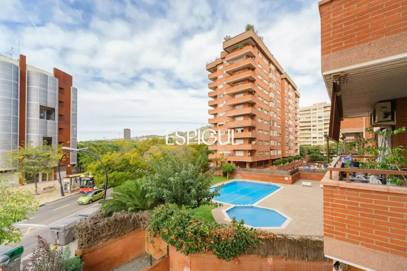 Bright apartment in Les Corts / Diagonal with pool and parking