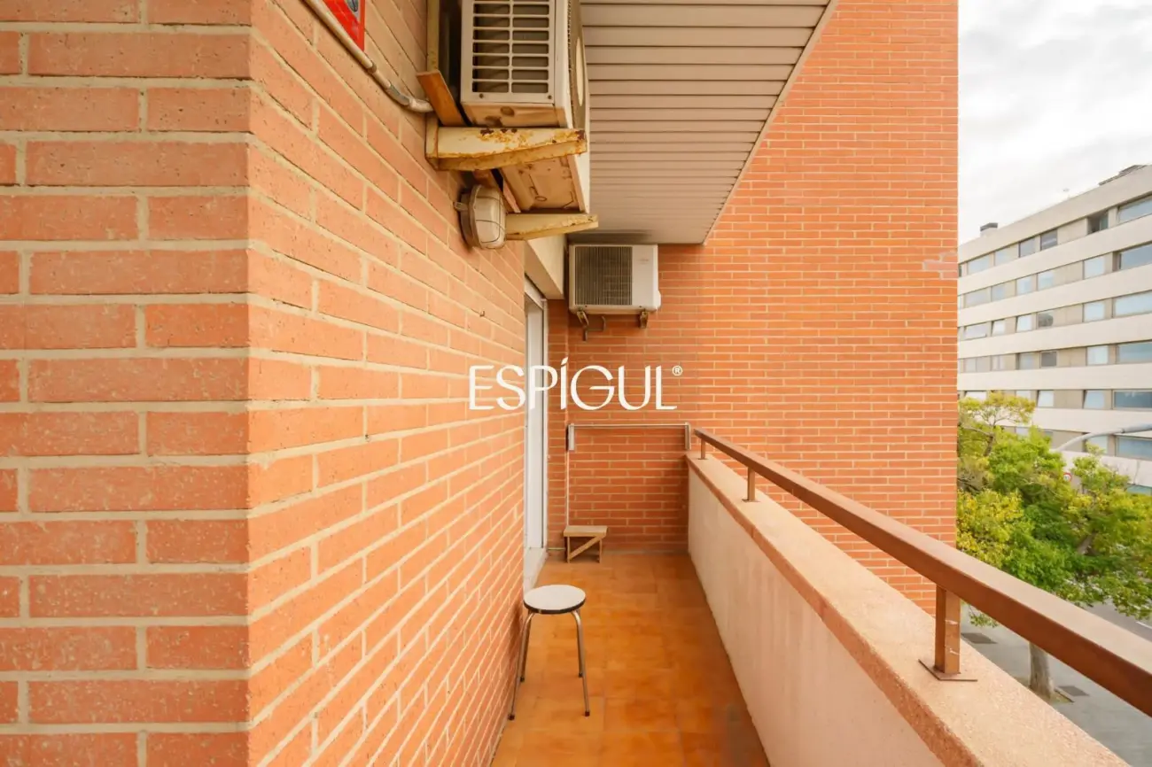 Bright apartment in Les Corts / Diagonal with pool and parking