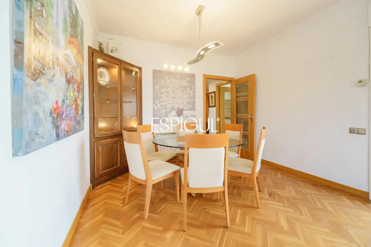 Bright apartment in Les Corts / Diagonal with pool and parking