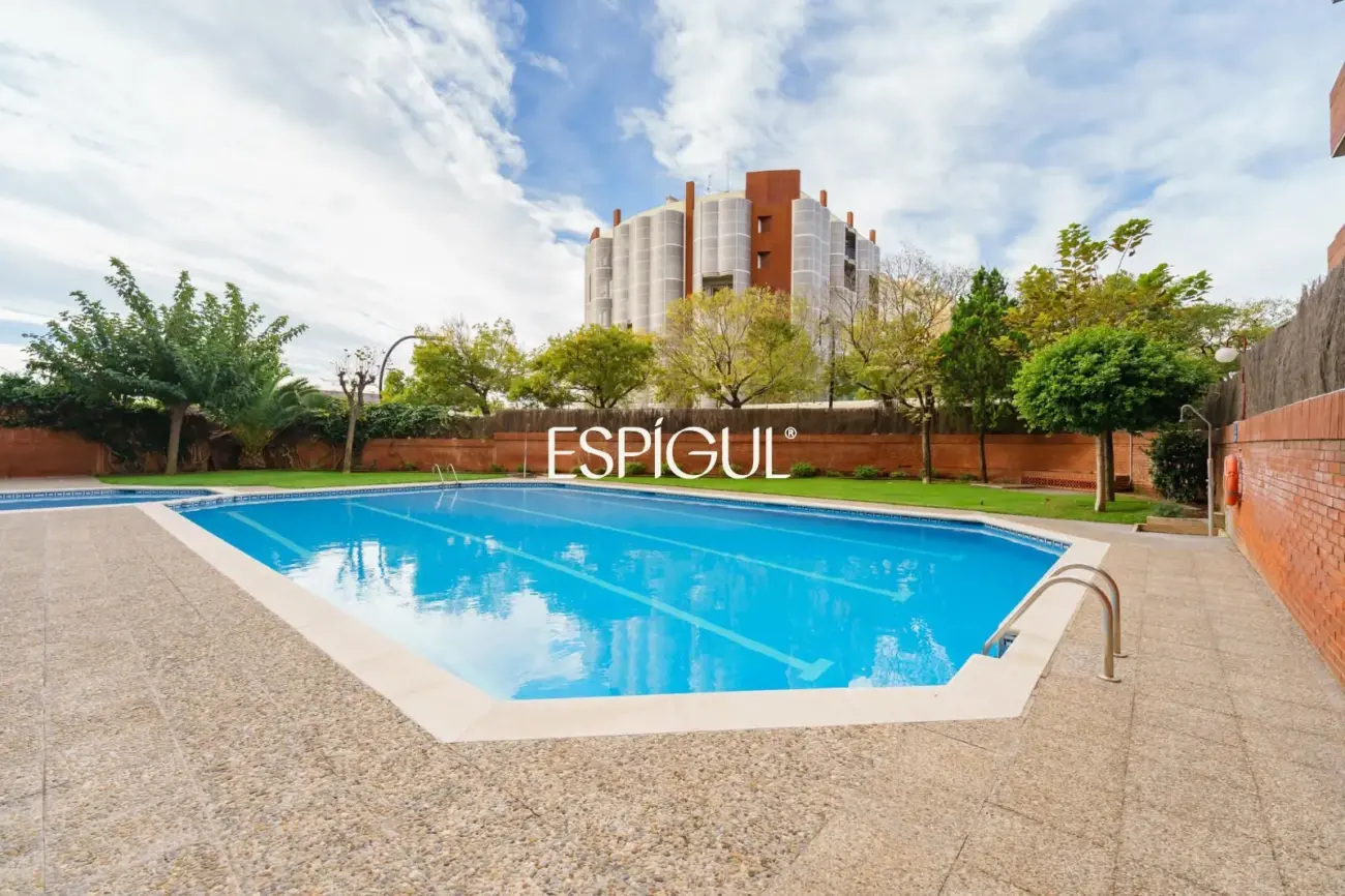 Bright apartment in Les Corts / Diagonal with pool and parking