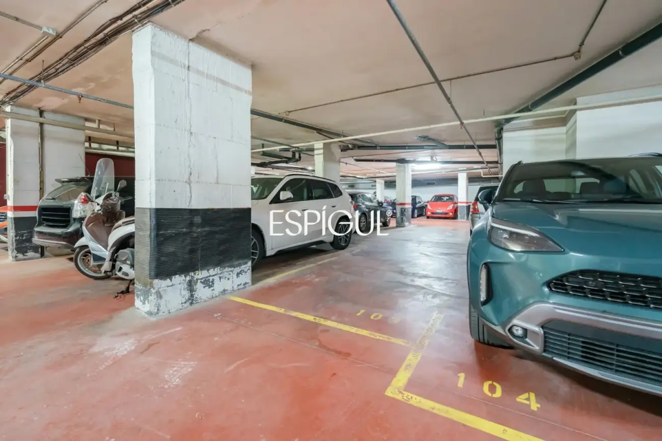 Bright apartment in Les Corts / Diagonal with pool and parking