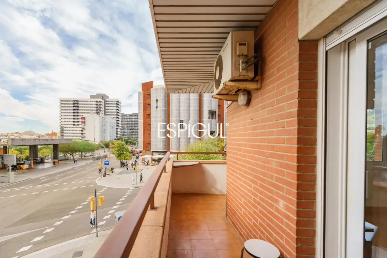 Bright apartment in Les Corts / Diagonal with pool and parking