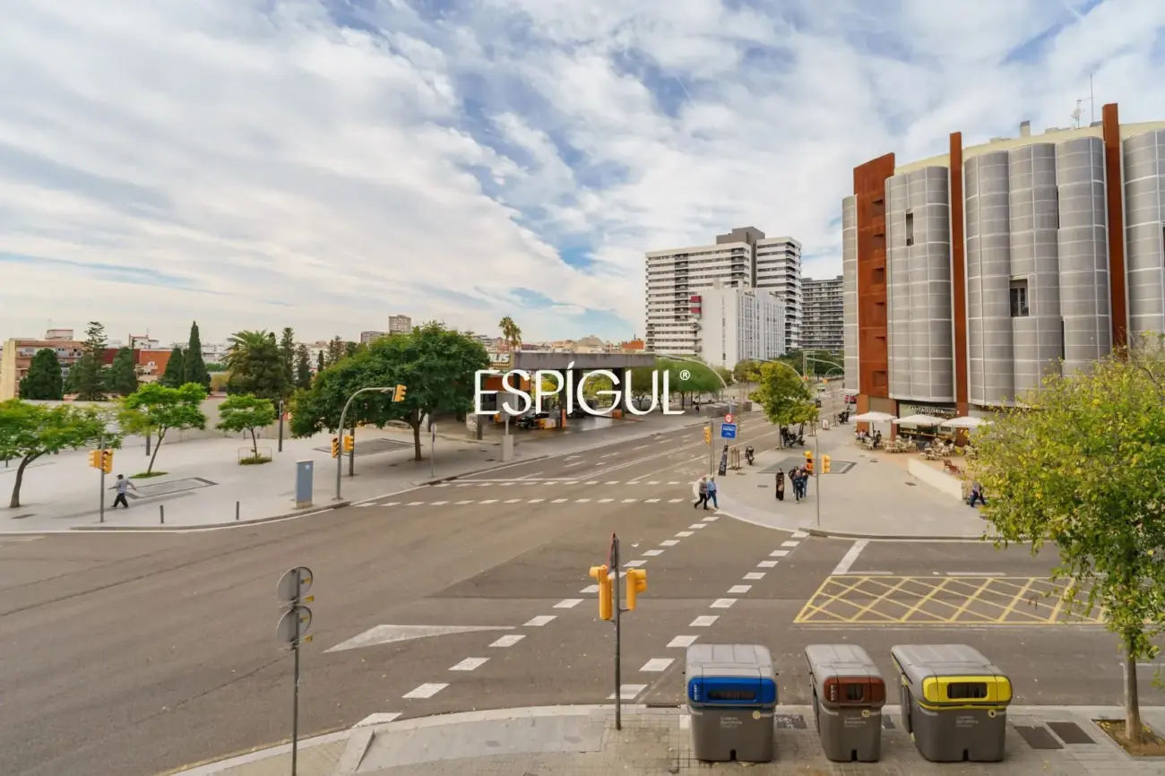 Bright apartment in Les Corts / Diagonal with pool and parking
