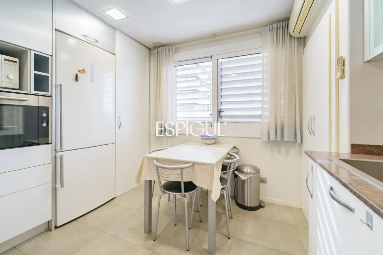 Bright apartment in Les Corts / Diagonal with pool and parking