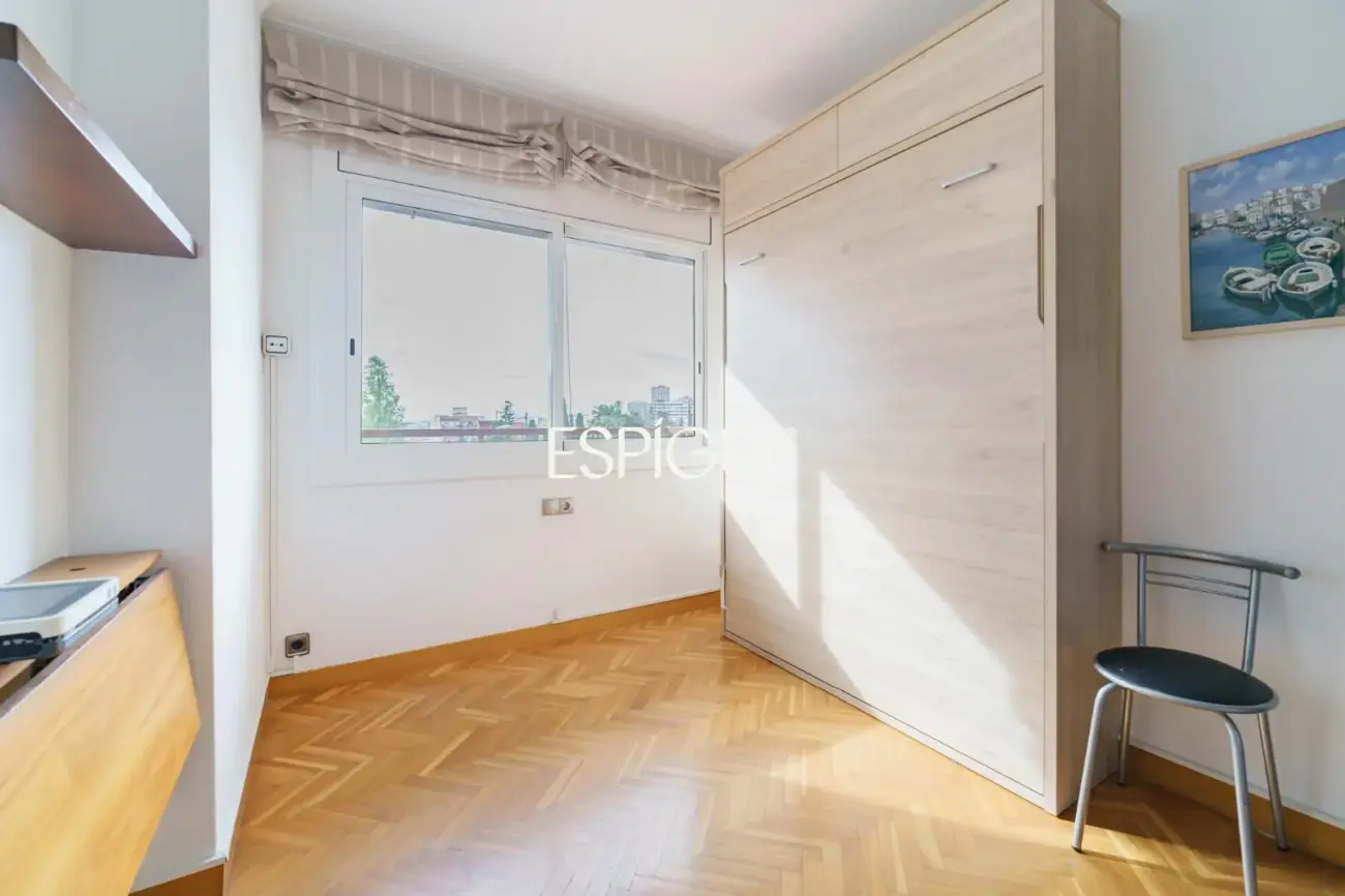 Bright apartment in Les Corts / Diagonal with pool and parking