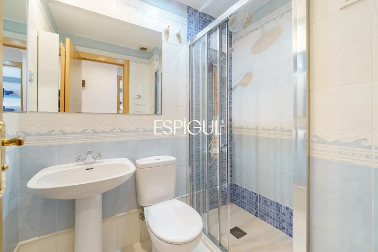 Bright apartment in Les Corts / Diagonal with pool and parking