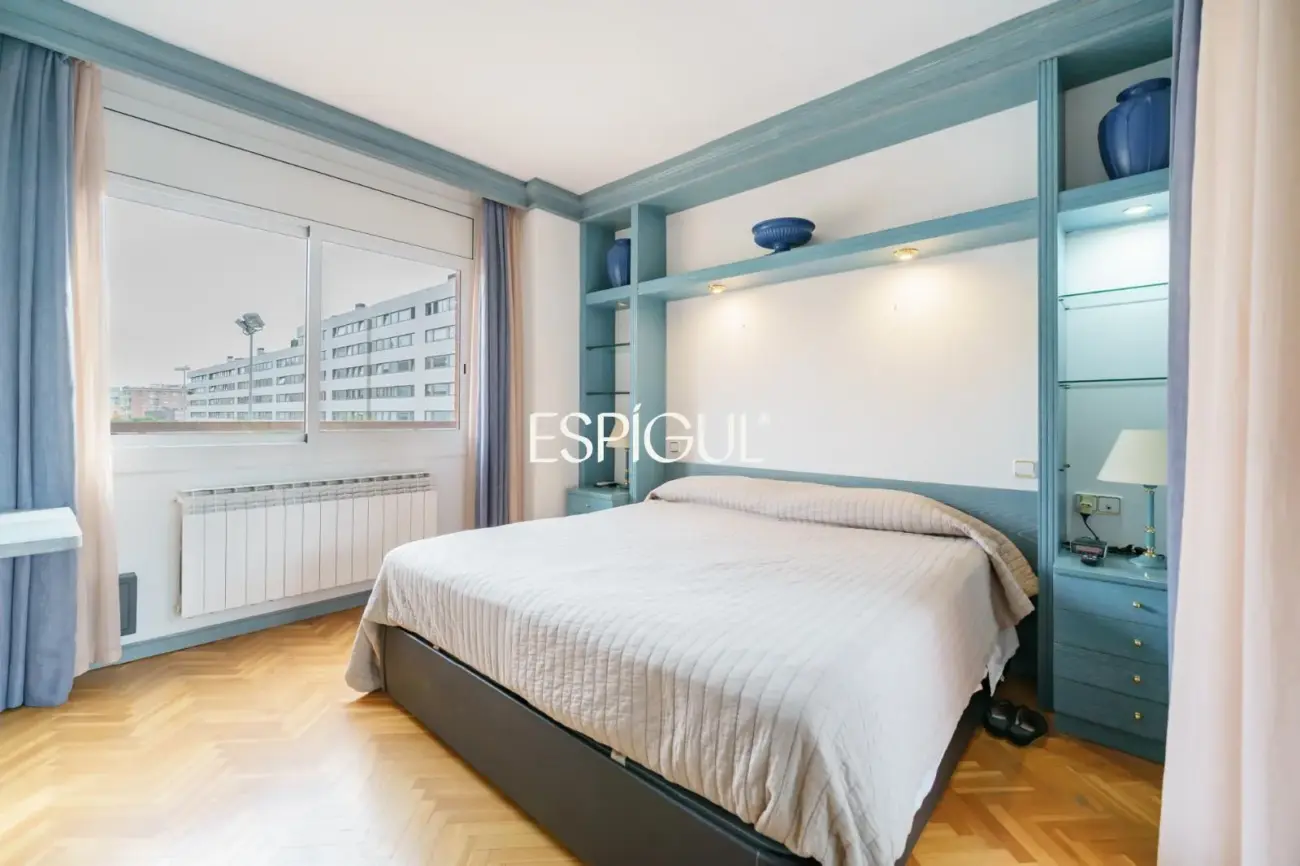 Bright apartment in Les Corts / Diagonal with pool and parking