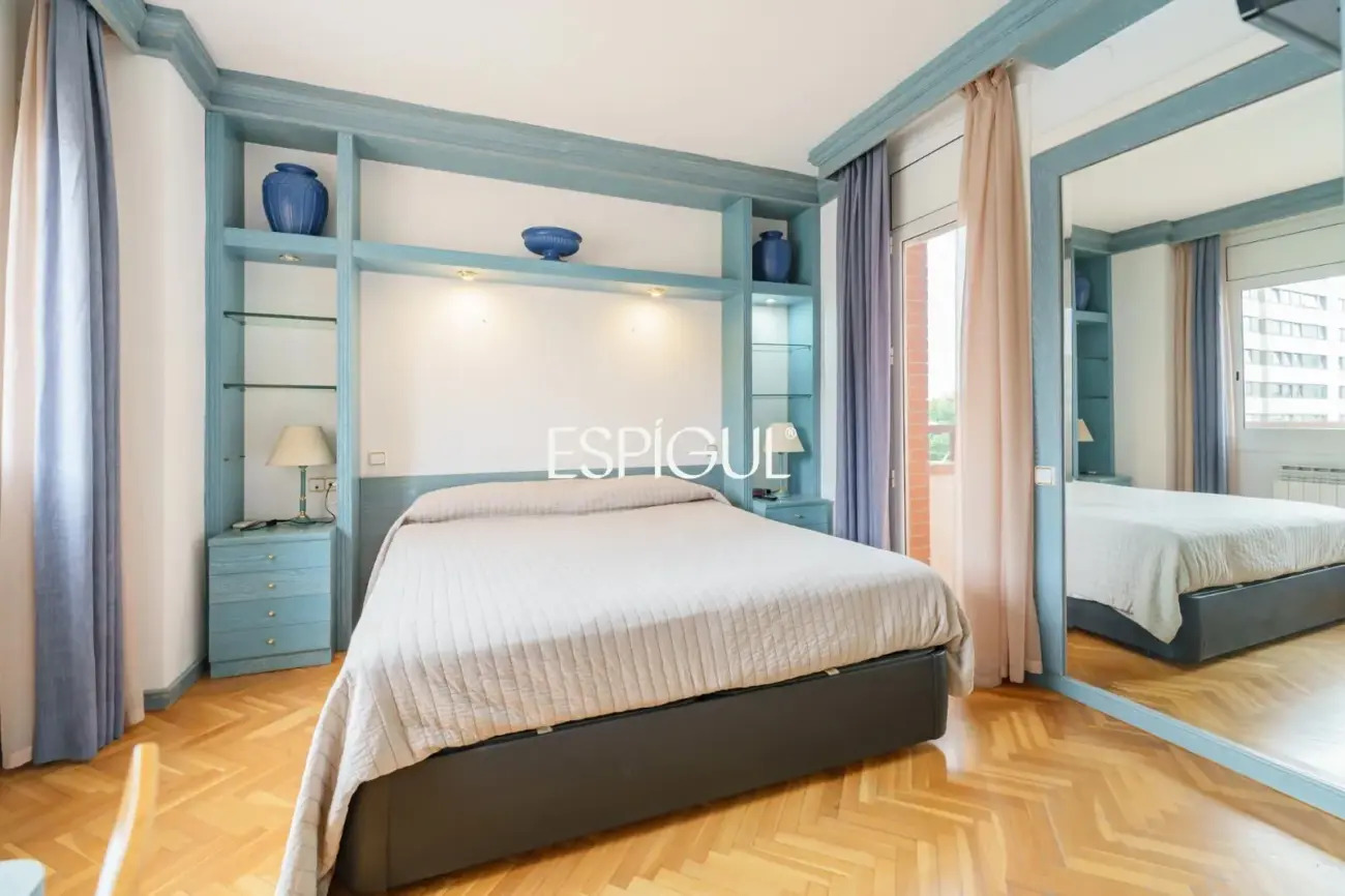 Bright apartment in Les Corts / Diagonal with pool and parking