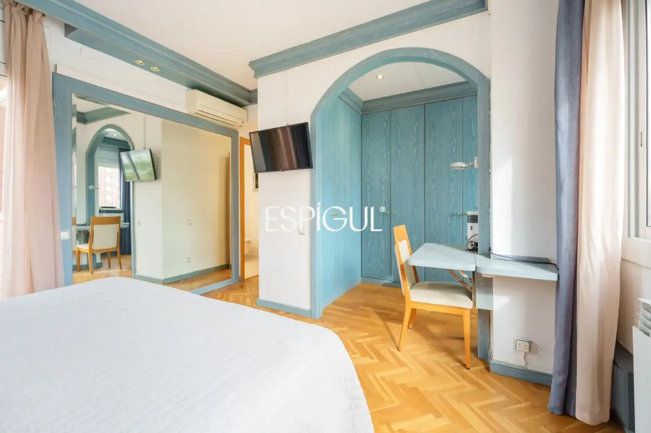 Bright apartment in Les Corts / Diagonal with pool and parking
