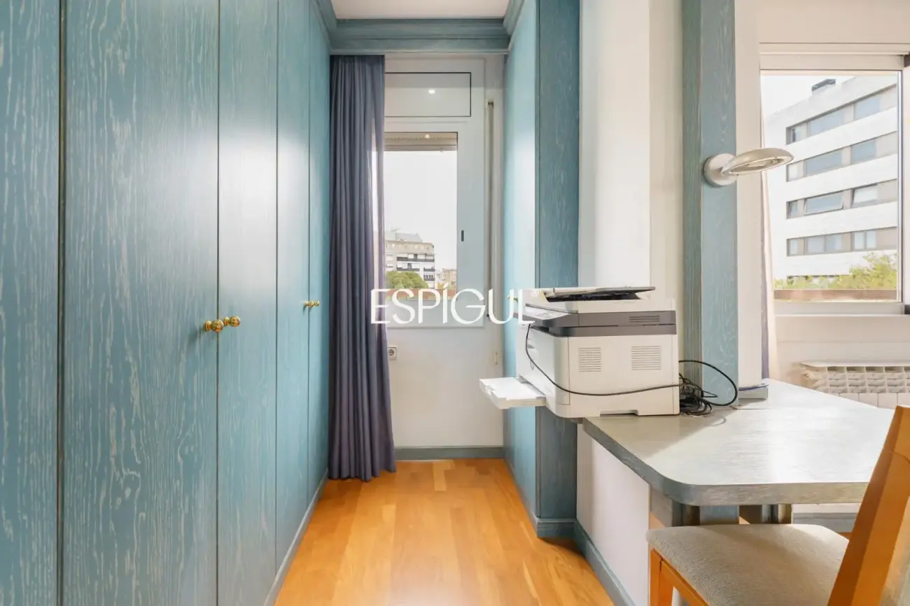 Bright apartment in Les Corts / Diagonal with pool and parking