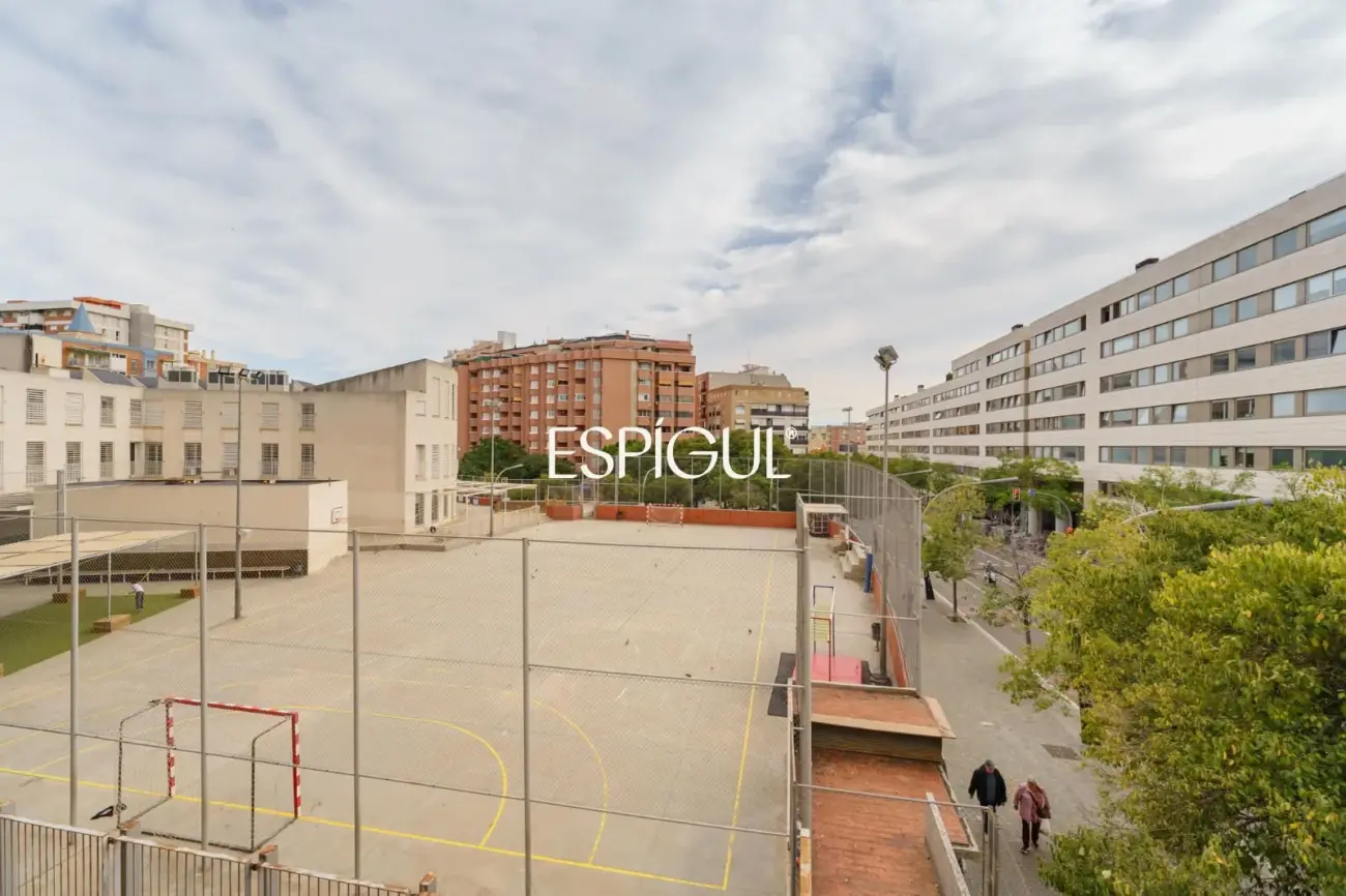 Bright apartment in Les Corts / Diagonal with pool and parking