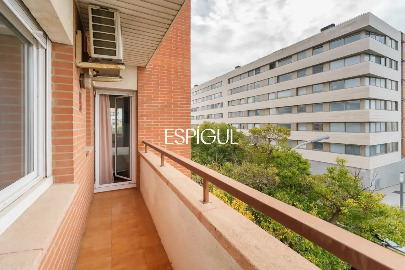 Bright apartment in Les Corts / Diagonal with pool and parking