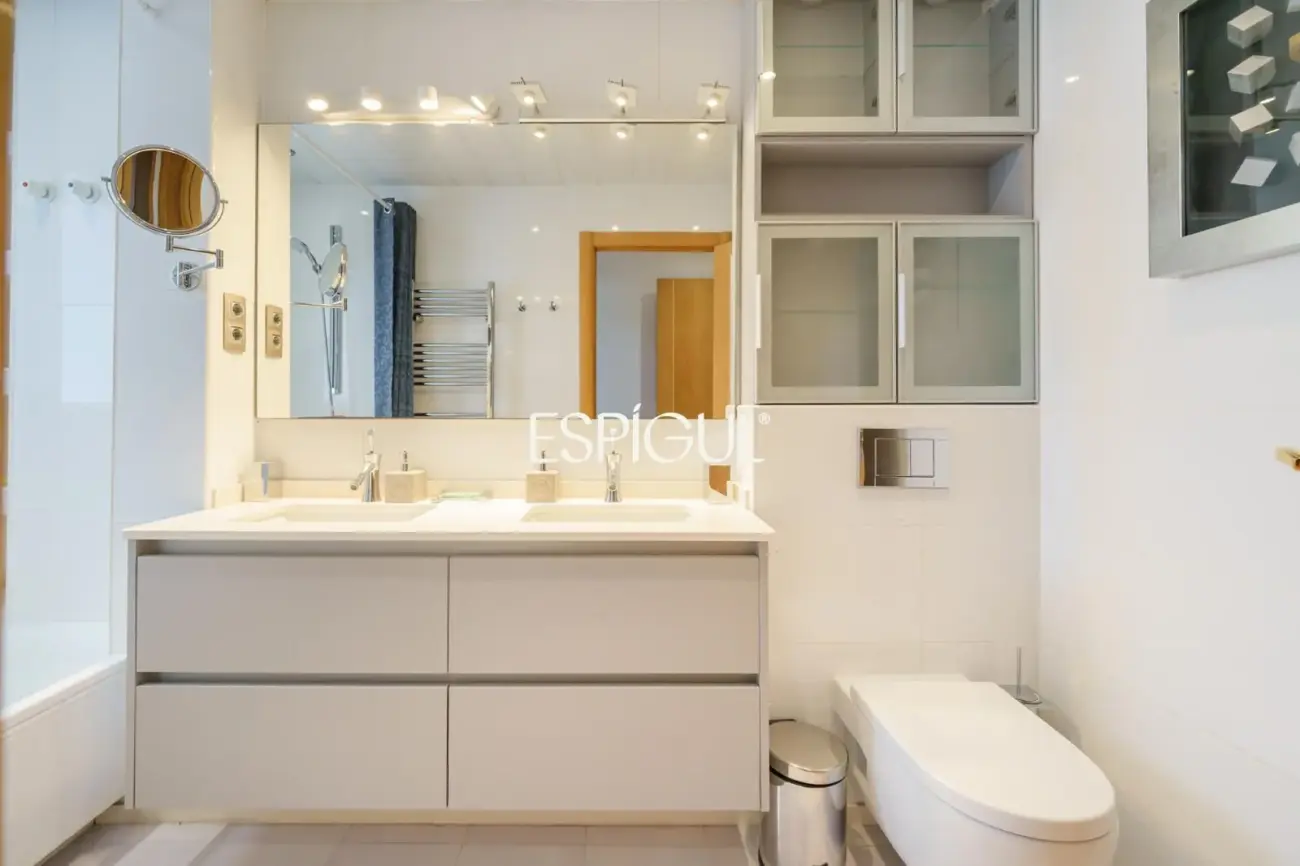 Bright apartment in Les Corts / Diagonal with pool and parking