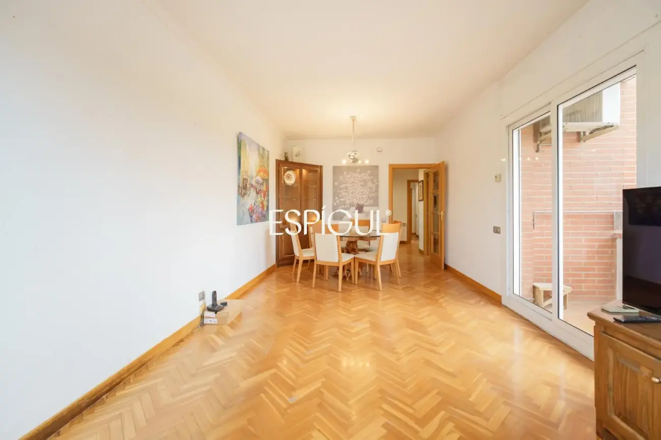 Bright apartment in Les Corts / Diagonal with pool and parking
