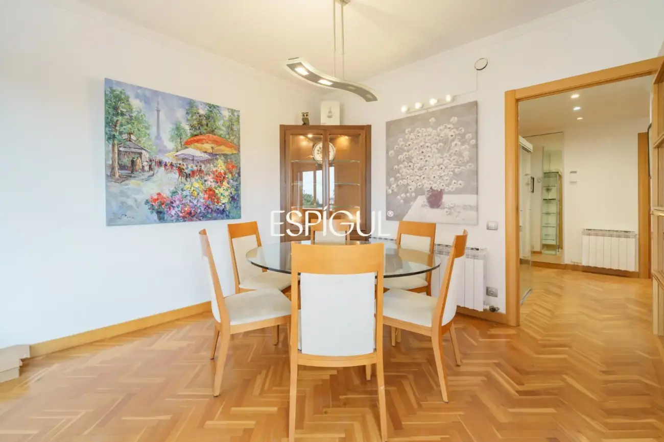 Bright apartment in Les Corts / Diagonal with pool and parking