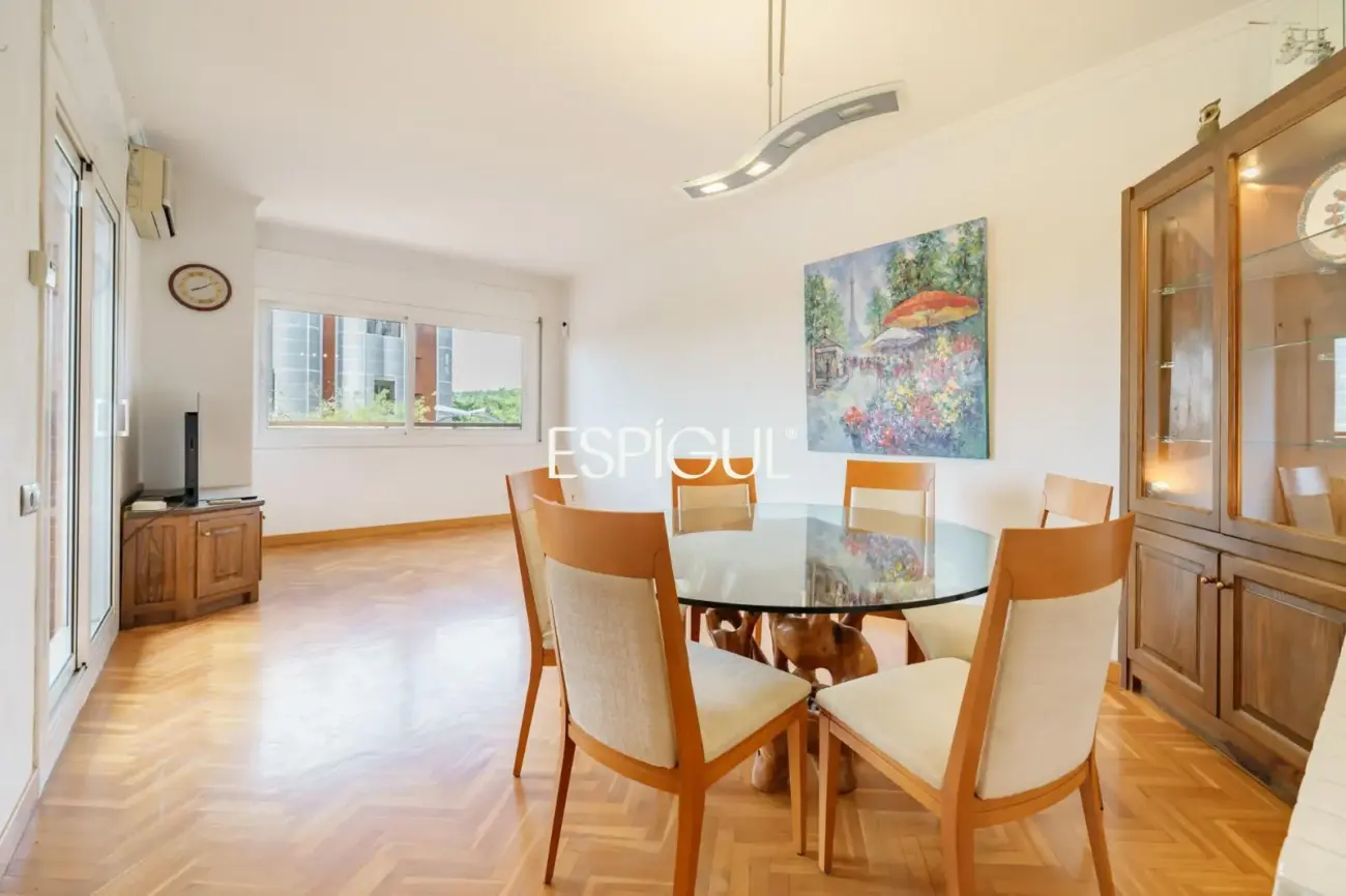 Bright apartment in Les Corts / Diagonal with pool and parking