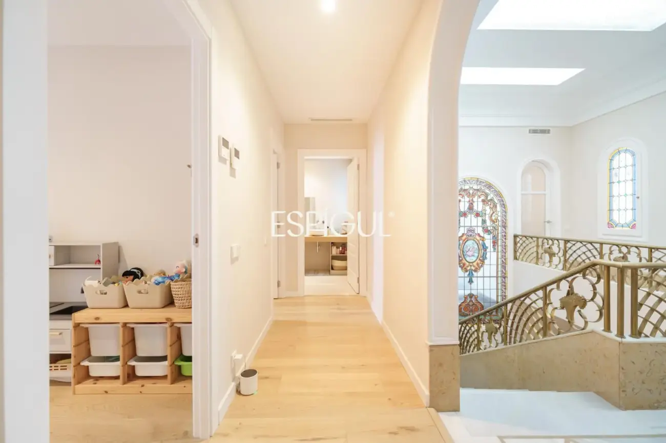 Casa catalogada en venta en el centro de Sabadell, con gran jardin y piscina
