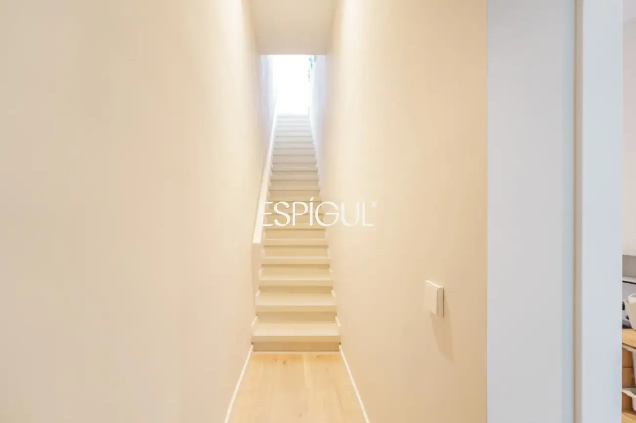 Casa catalogada en venta en el centro de Sabadell, con gran jardin y piscina